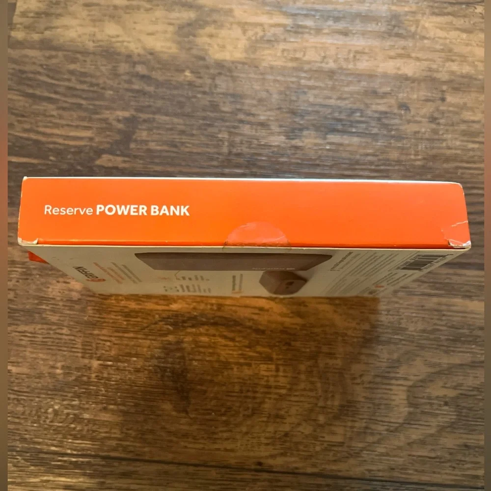 Griffin Reserve Power Bank's capacity & charging capability 9,000 mAh 3.6 Extra